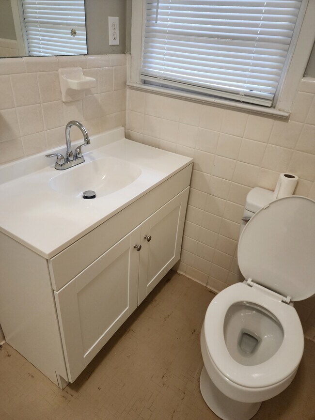 Photo - 220 Lakeshore Dr