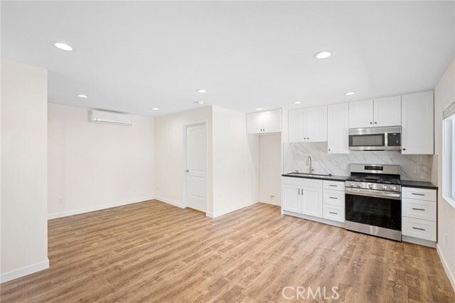 Photo - 8240 Ellenbogen St