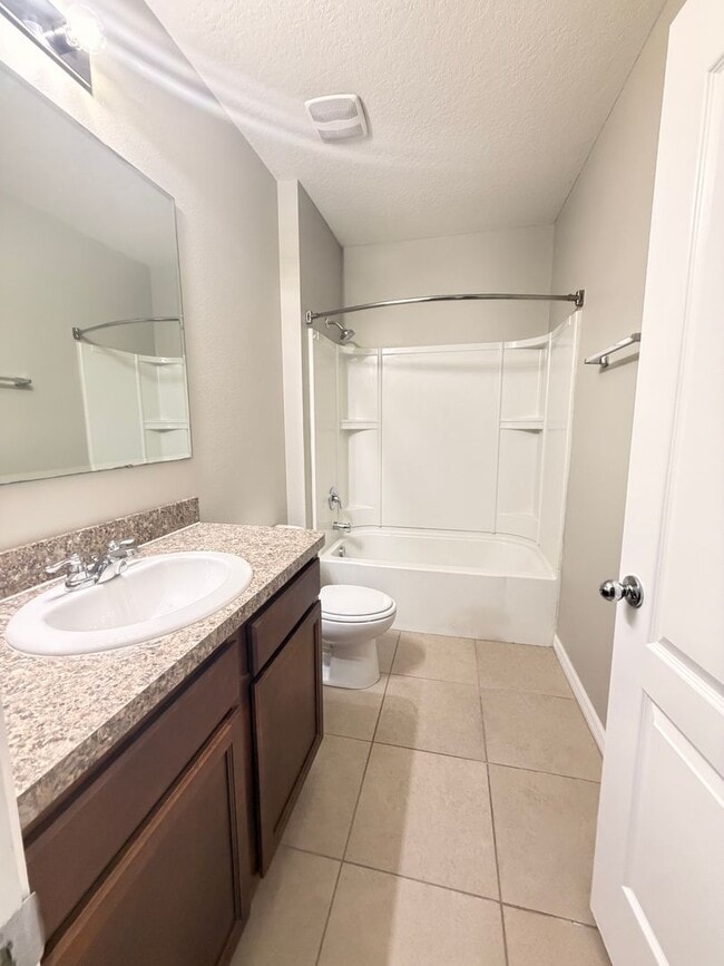 Photo - 4 Bedroom, 2 bathroom, spacious home in Winter Haven ...