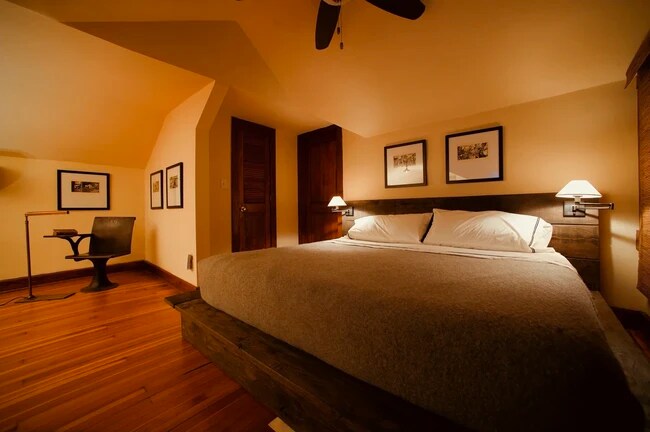 Photo - 620 E 1st St