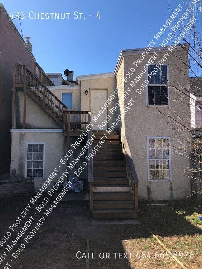 Building Photo - 435 Chestnut St Unit 4
