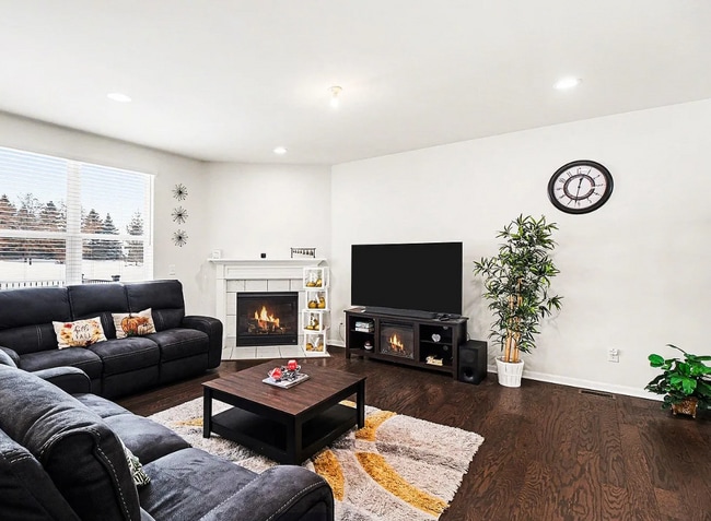 Photo - 49772 Shoreline Dr