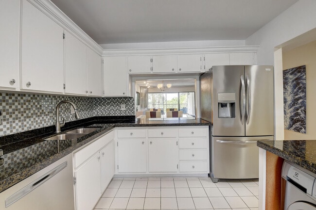 Photo - 18 Westgate Ln Unit 18f