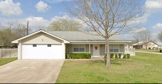 Photo - 702 W Jayme House