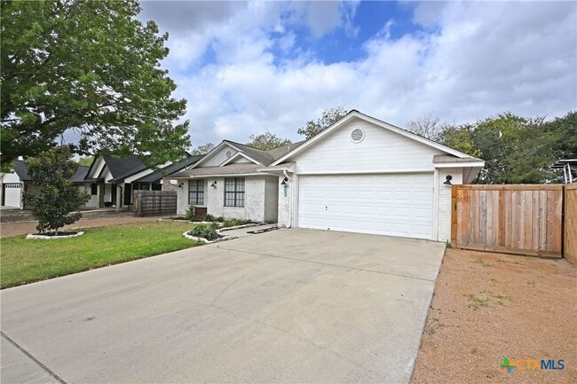 Photo - 953 River Bank