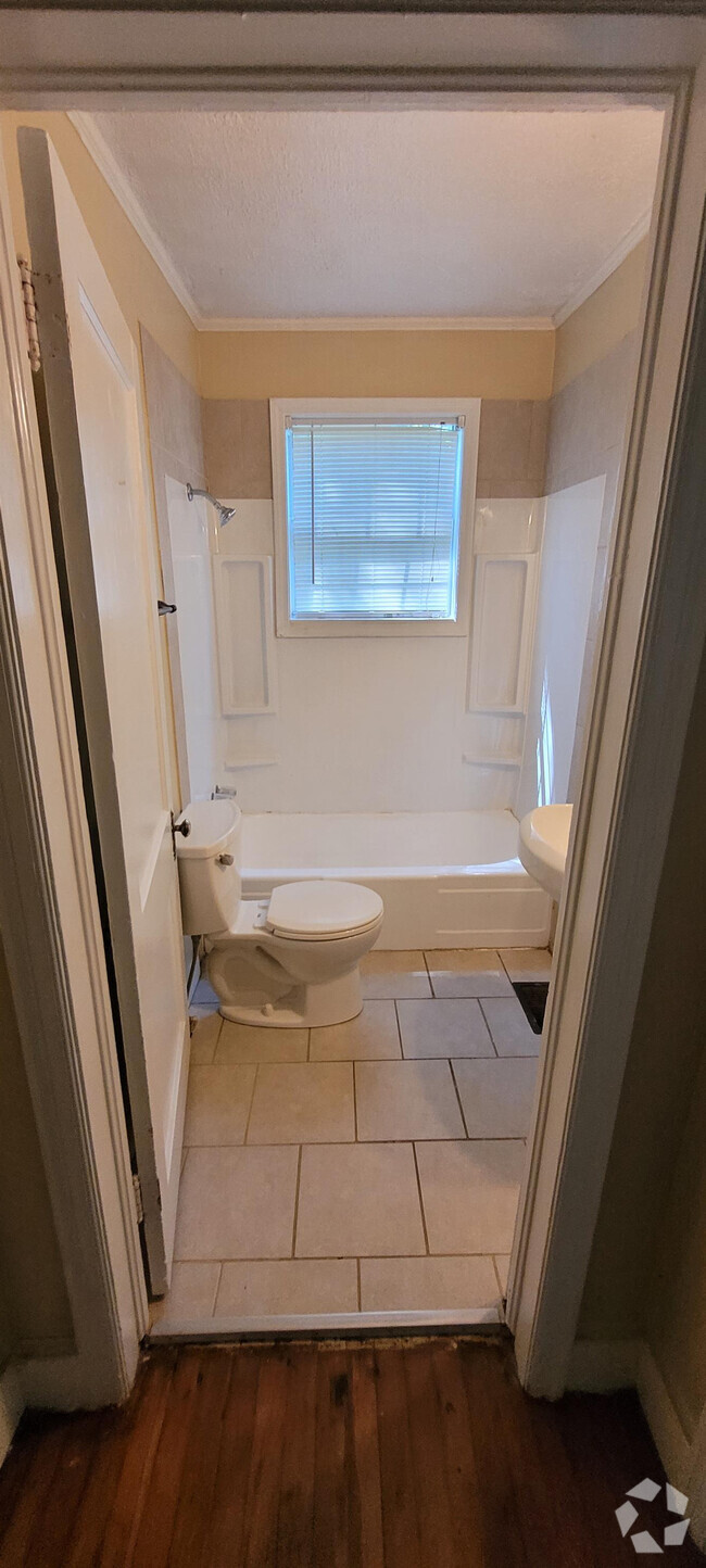 Building Photo - 421 E Ridgeway St Rental