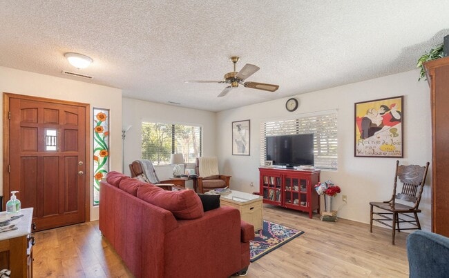 Photo - PM16-00324S: Hill Unit A