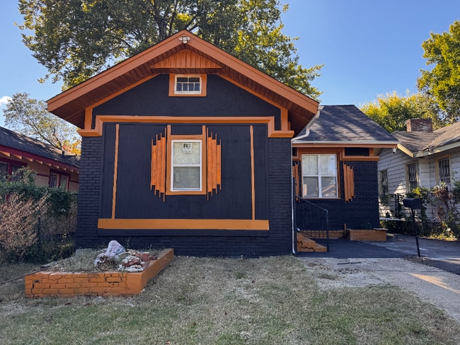 Building Photo - 1629 Netherwood Ave