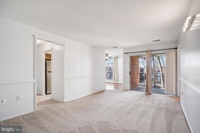 Building Photo - 3356 Woodburn Rd Unit 34