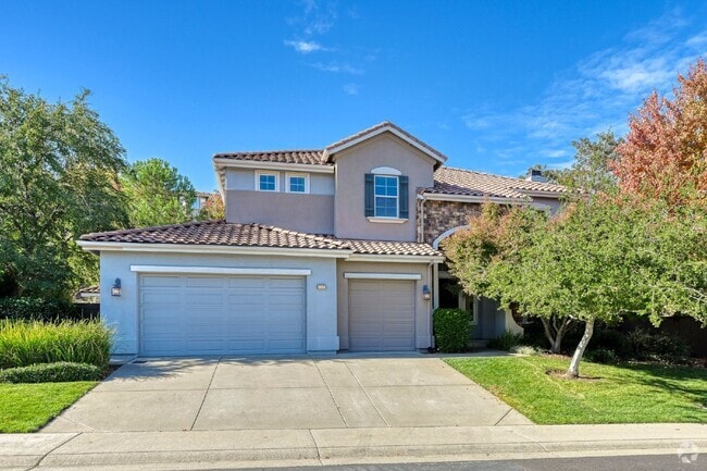 Building Photo - Beautiful home in Serrano. Must See!
