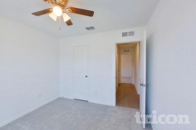 Photo - 807 Ginkgo Wy