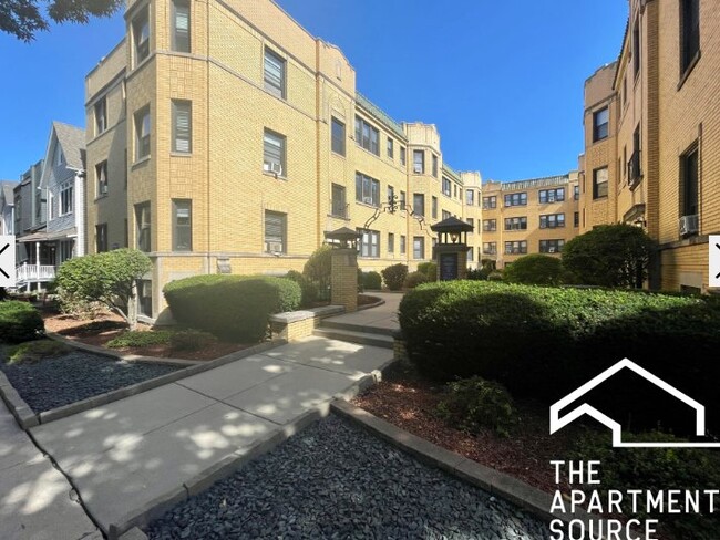 Photo - 2323 N Rockwell St Unit 1