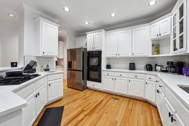 Photo - 814 Lynhurst Dr SW