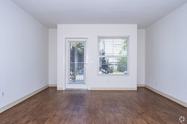 2BR, 1BA - 950SF - Living Room