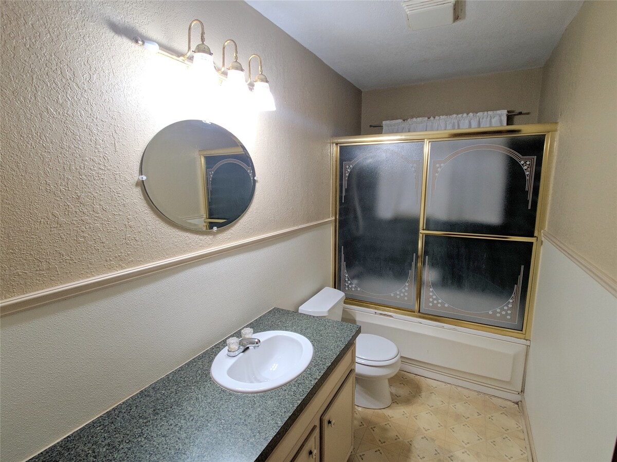 Photo - 1717 Hawthorne St