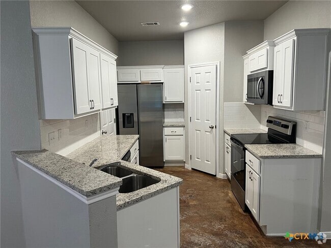 Building Photo - 117 E Valley Rd Rental