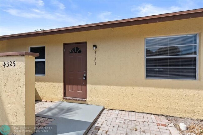 Building Photo - 4325 NW 5th Ave Rental