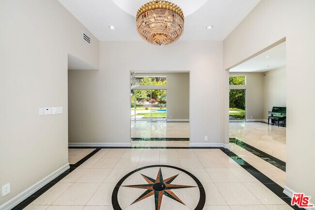 Photo - 1860 Loma Vista Dr