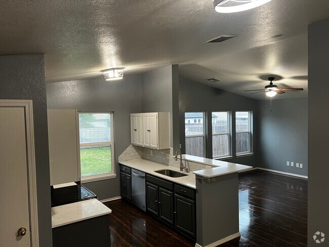 Building Photo - 15601 Acacia Rd Rental