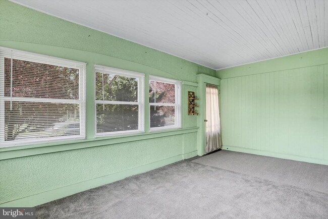 Photo - 319 N 2nd St