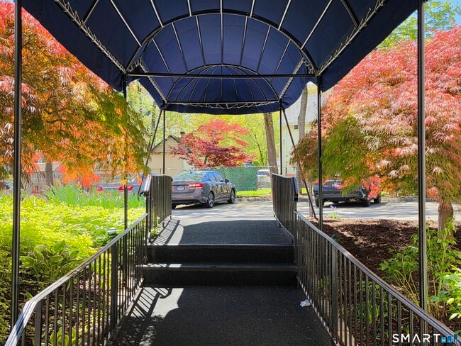 Photo - 27 Northill St Unit 6U