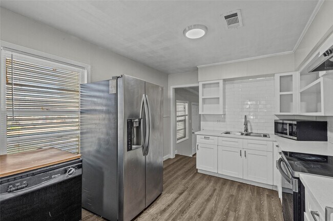 Photo - 1916 N Logan St