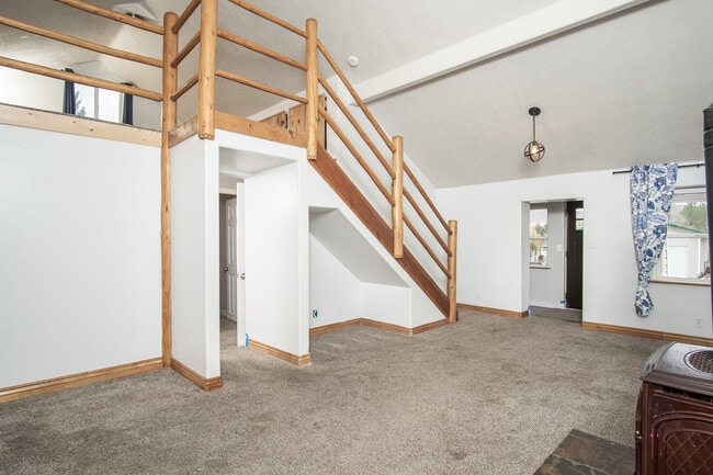 Photo - 471 W Elm St