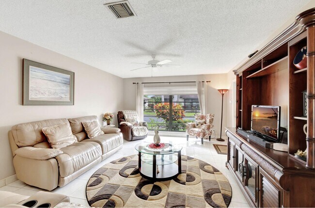 Photo - 4660 Greentree Pl Unidad 105b