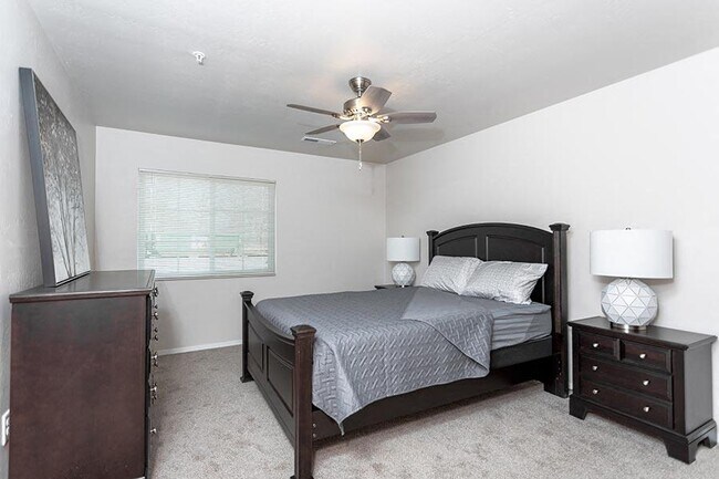 CORNERSTONE COURT APARTMENT HOMES