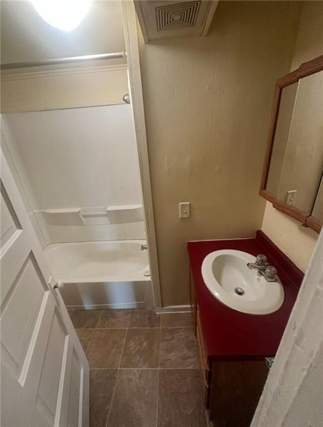 Photo - 328 6th St W