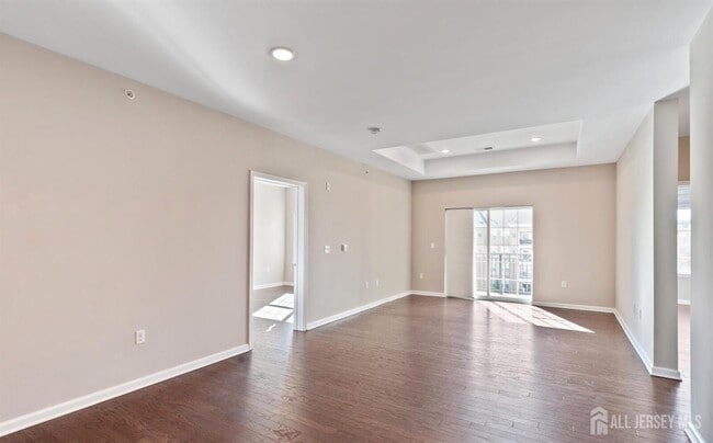 Photo - 944 Halifax Pl