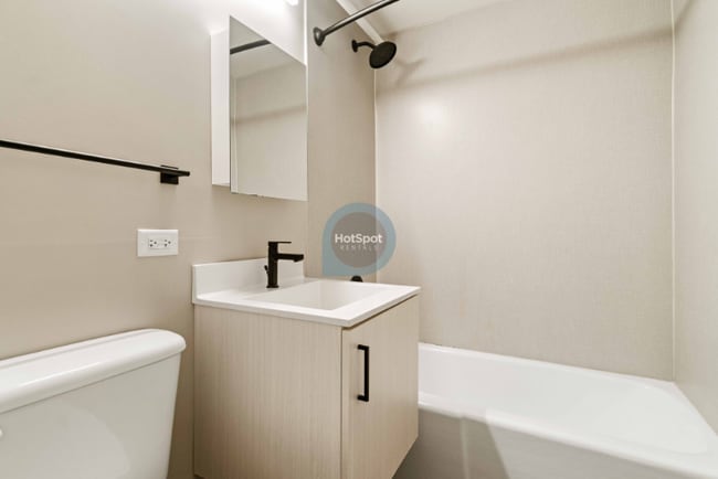 Photo - 1912 W Harrison St