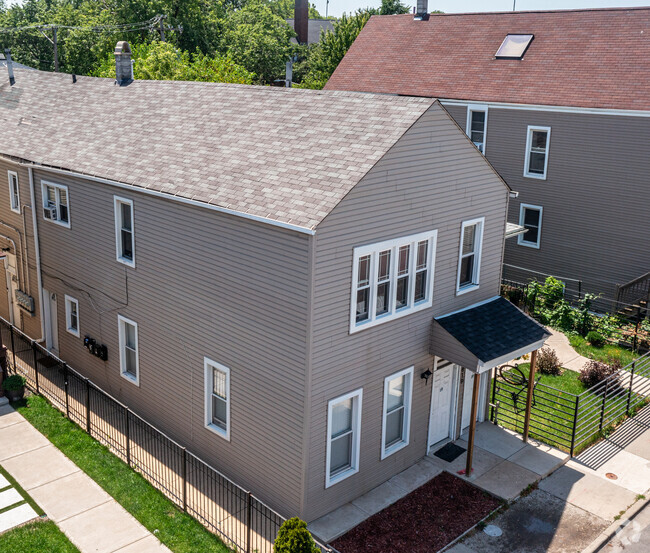 Building Photo - 3819 W Diversey Ave Unit 1R Rental