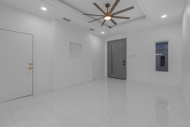 Photo - 3911 Yoyis St