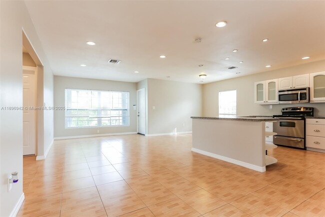 Photo - 7730 NW 39th St