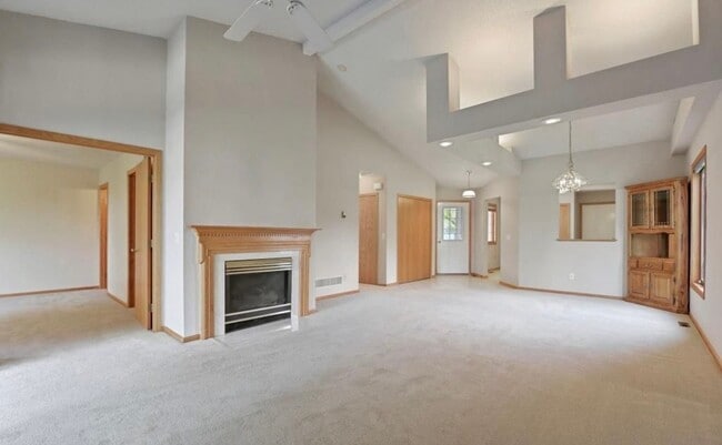 Photo - 520 Deer Ridge Ln S