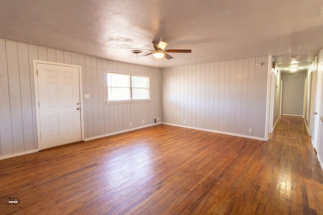 Photo - 6745 Southwest Pkwy