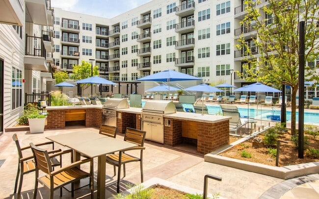 Courtyard with Outdoor Kitchen and Grills