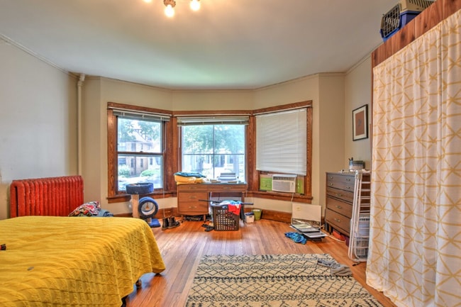 Photo - 933 Spaight St