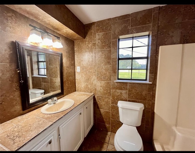 Photo - 300 Nevils St