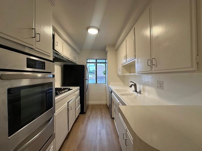 Building Photo - 1432 N Fairfax Ave Unit 4