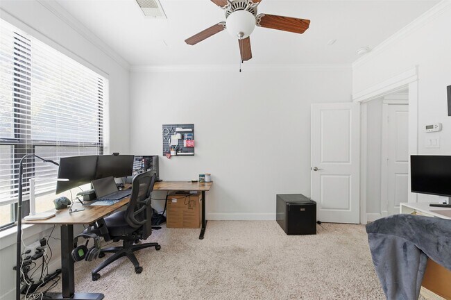 Photo - 214 W 28th St