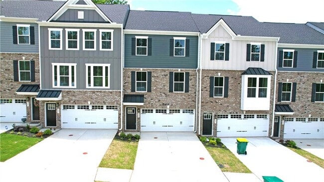 Building Photo - 939 Woods Chapel Rd Rental