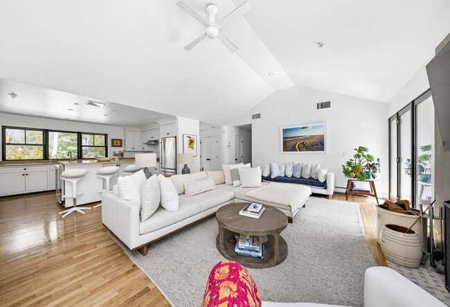 Photo - 24 Lilla Ln