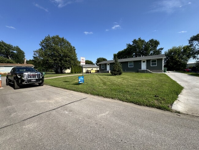 Building Photo - 600 NE 51st Pl