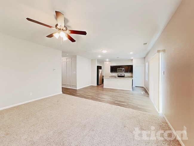 Photo - 404 Willow Creek Dr