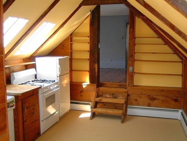 Building Photo - 128 Pleasant St Unit 2
