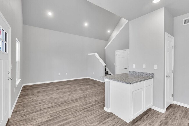 Photo - 518 Ranier Dr