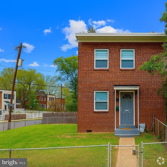 Building Photo - 3611 Edison St Rental