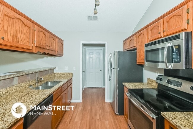 Photo - 1688 Sarah Ann Dr W